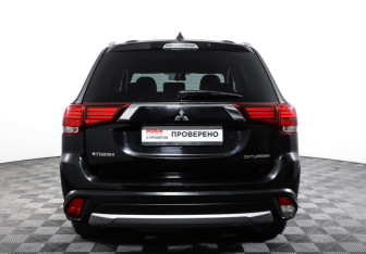 Подержанный автомобиль Mitsubishi Outlander 2015 года (6 фото)
