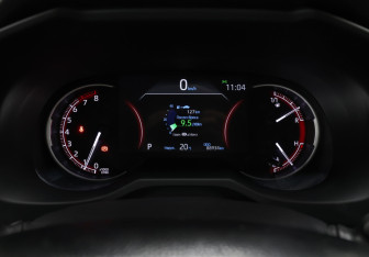 Подержанный автомобиль Toyota RAV4 2021 года (13 фото)
