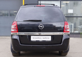 Подержанный автомобиль Opel Zafira Compactvan 2010 года (6 фото)