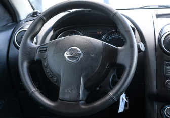 Подержанный автомобиль Nissan Qashqai 2013 года (16 фото)