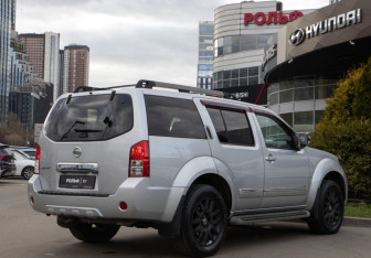 Подержанный автомобиль Nissan Pathfinder 2011 года (4 фото)