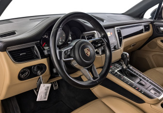 Подержанный автомобиль Porsche Macan 2016 года (15 фото)
