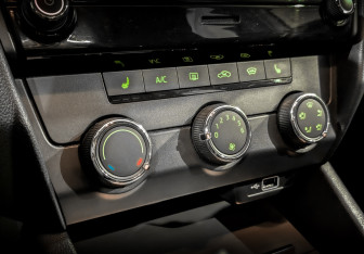 Подержанный автомобиль Skoda Octavia Liftback 2019 года (25 фото)