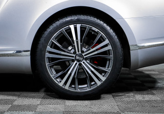 Подержанный автомобиль Bentley Continental GT Coupe 2012 года (15 фото)