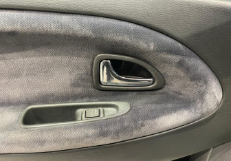 Подержанный автомобиль Volvo S40 1999 года (17 фото)