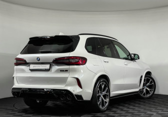 Подержанный автомобиль BMW X5 2021 года (2 фото)