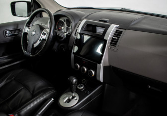 Подержанный автомобиль Nissan X-Trail 2008 года (11 фото)
