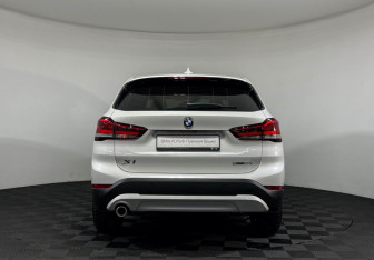 Подержанный автомобиль BMW X1 2020 года (4 фото)