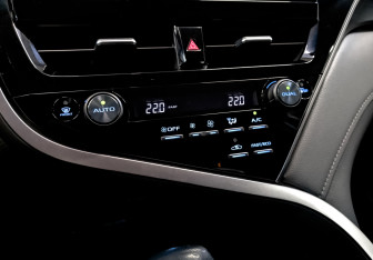 Подержанный автомобиль Toyota Camry Sedan 2021 года (30 фото)