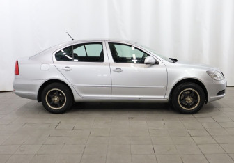 Подержанный автомобиль Skoda Octavia Liftback 2011 года (7 фото)
