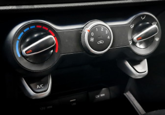 Подержанный автомобиль Kia Rio Hatchback 2021 года (15 фото)