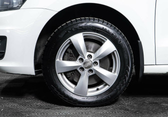 Подержанный автомобиль Volkswagen Polo Sedan 2016 года (7 фото)