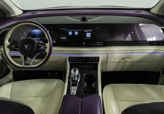 Подержанный автомобиль Voyah Dream 2023 года (13 фото)