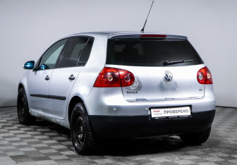 Подержанный автомобиль Volkswagen Golf Hatchback 2005 года (7 фото)