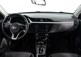 Подержанный автомобиль Kia Rio Sedan 2020 года (12 фото)