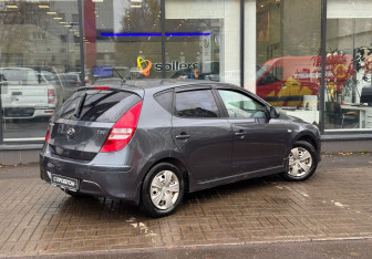 Подержанный автомобиль Hyundai i30 Wagon 2010 года (8 фото)