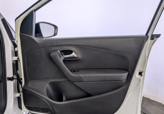 Подержанный автомобиль Volkswagen Polo Sedan 2018 года (24 фото)