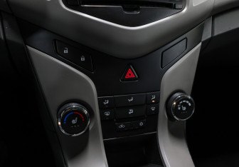 Подержанный автомобиль Chevrolet Cruze Sedan 2010 года (15 фото)