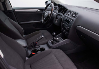 Подержанный автомобиль Volkswagen Jetta Sedan 2015 года (9 фото)