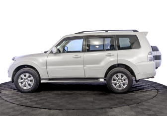 Подержанный автомобиль Mitsubishi Pajero 2018 года (8 фото)