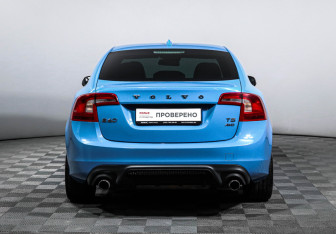Подержанный автомобиль Volvo S60 2014 года (6 фото)
