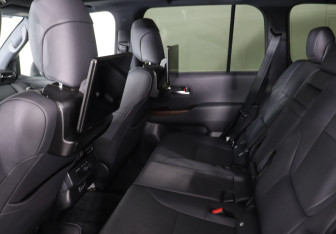 Подержанный автомобиль Toyota Land Cruiser Suv 2022 года (12 фото)