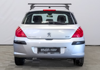 Подержанный автомобиль Peugeot 308 Hatchback 2011 года (6 фото)