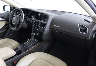 Подержанный автомобиль Audi A5 Coupe 2014 года (10 фото)