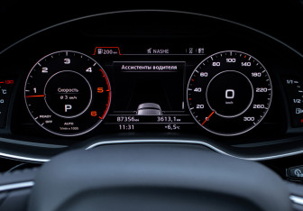 Подержанный автомобиль Audi Q7 2016 года (7 фото)