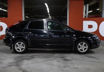 Подержанный автомобиль Ford Focus Hatchback 2007 года (4 фото)