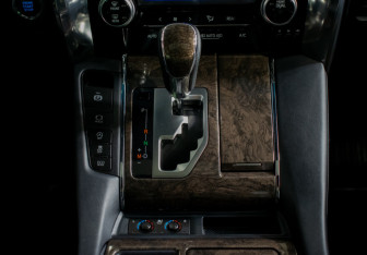 Подержанный автомобиль Toyota Alphard 2021 года (16 фото)