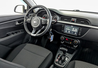 Подержанный автомобиль Kia Rio Hatchback 2019 года (27 фото)