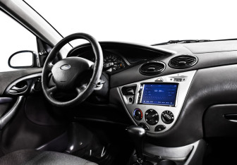 Подержанный автомобиль Ford Focus Sedan 2005 года (9 фото)