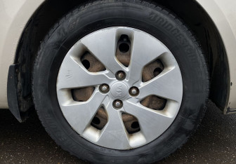 Подержанный автомобиль Kia Rio Sedan 2012 года (20 фото)