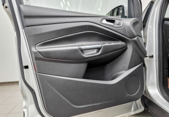 Подержанный автомобиль Ford Kuga 2018 года (19 фото)