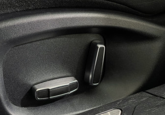 Подержанный автомобиль Jaguar XF Sedan 2018 года (14 фото)