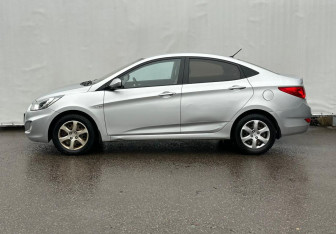 Подержанный автомобиль Hyundai Solaris Sedan 2012 года (8 фото)