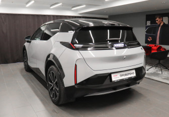 Подержанный автомобиль Zeekr X 2023 года (6 фото)