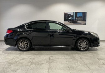 Подержанный автомобиль Subaru Legacy Sedan 2011 года (4 фото)