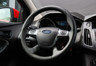 Подержанный автомобиль Ford Focus Hatchback 2013 года (11 фото)