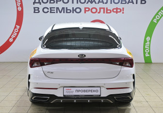 Подержанный автомобиль Kia K5 2020 года (5 фото)