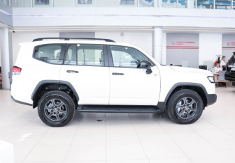 Новый Toyota Land Cruiser Suv 2025 (6 фото)