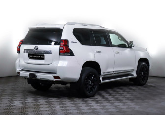 Подержанный автомобиль Toyota Land Cruiser Prado 2021 года (5 фото)