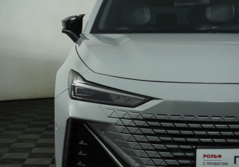 Подержанный автомобиль Changan UNI-V 2023 года (29 фото)