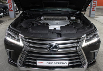 Подержанный автомобиль Lexus LX 2017 года (9 фото)