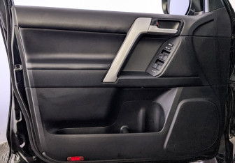 Подержанный автомобиль Toyota Land Cruiser Prado 2019 года (19 фото)