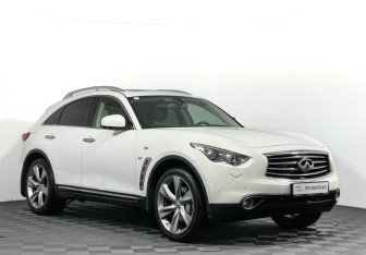 Подержанный автомобиль Infiniti FX 2013 года (3 фото)