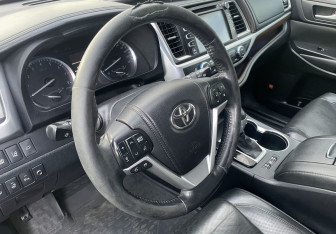 Подержанный автомобиль Toyota Highlander 2014 года (14 фото)