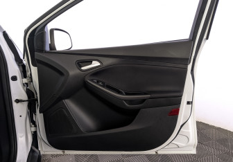 Подержанный автомобиль Ford Focus Hatchback 2018 года (25 фото)