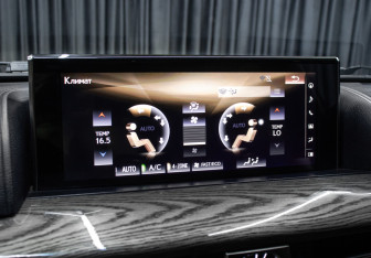 Подержанный автомобиль Lexus LX 2015 года (19 фото)